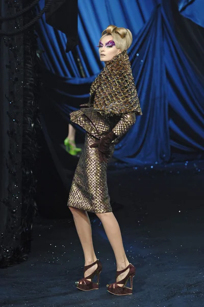 Look 11